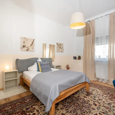 Charmante In Der Stadt Homestay *