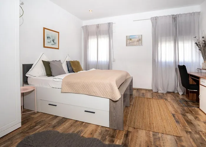 Charmante In Der Stadt Homestay szállás *